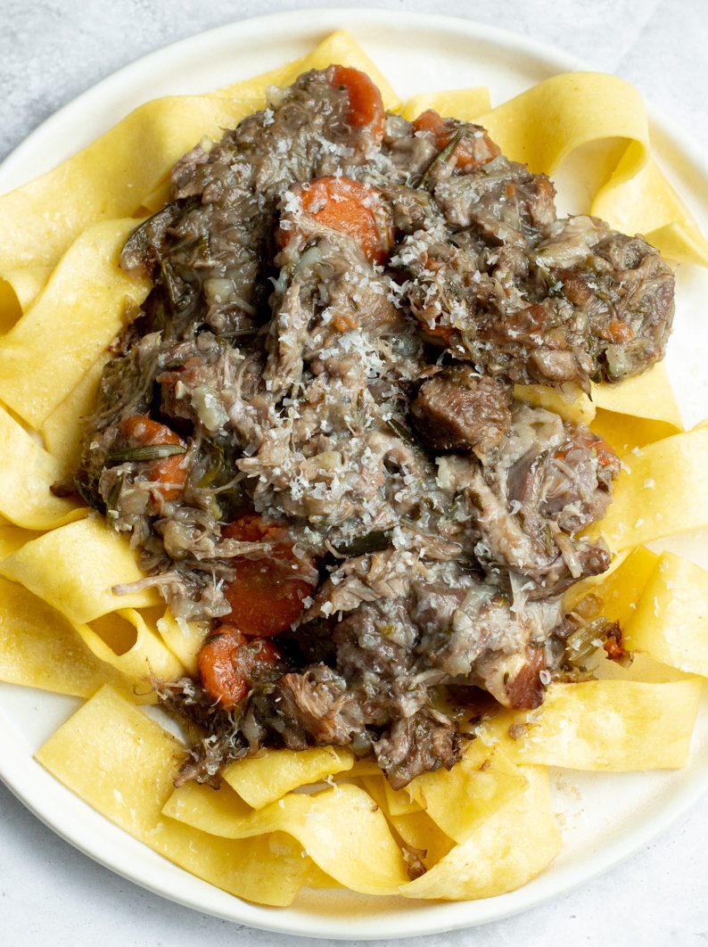 Agneau de Lait des Pyrénées IGP Label Rouge mijoté et confit aux pâtes fraîches et parmesan