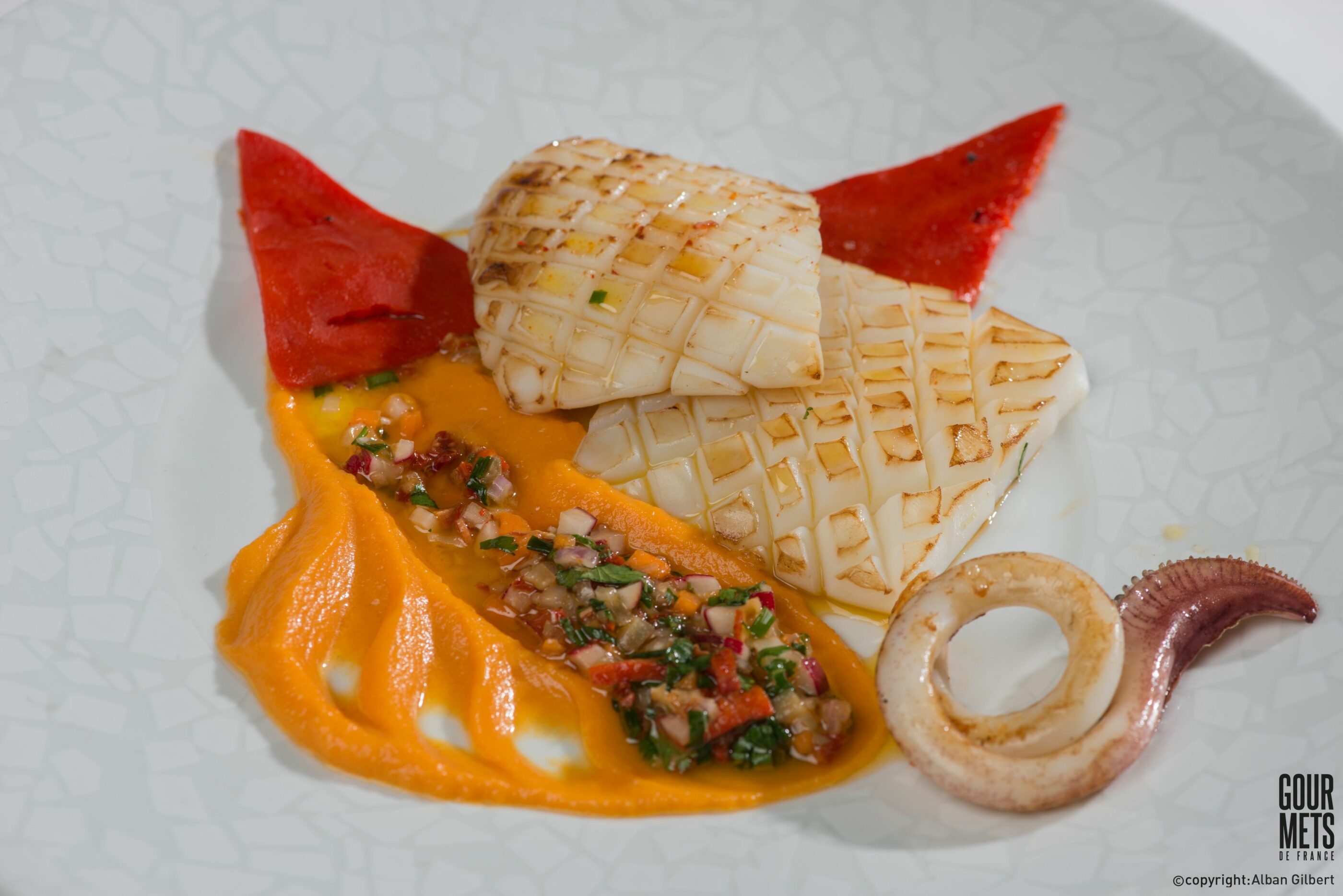 Blanc de seiche à la plancha sauce vierge au citron confit potimarron et piquillos