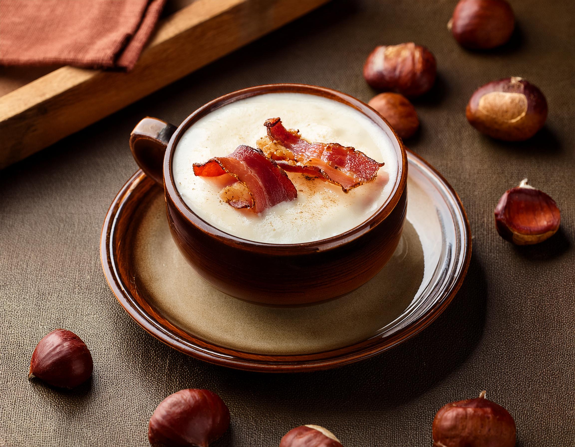 Capuccino de châtaignes du Périgord et lardons de magret de canard fumé