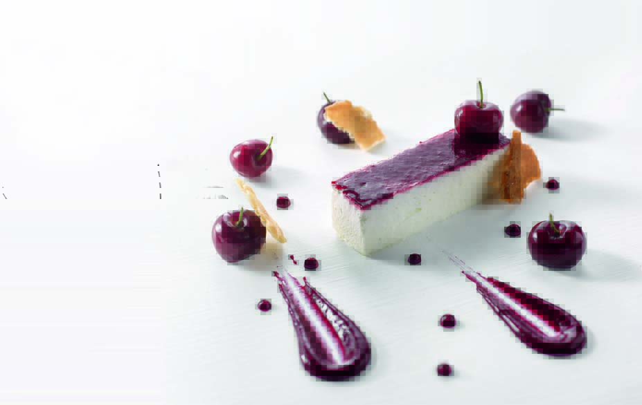 Confit de cerises d’Itxassou, sabayon glacé chèvre frais, vodka et citron vert