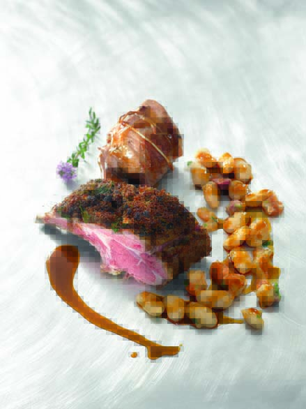 Côte et selle d’agneau fermier du Quercy rôties à la broche haricots maïs au jus d’hysope