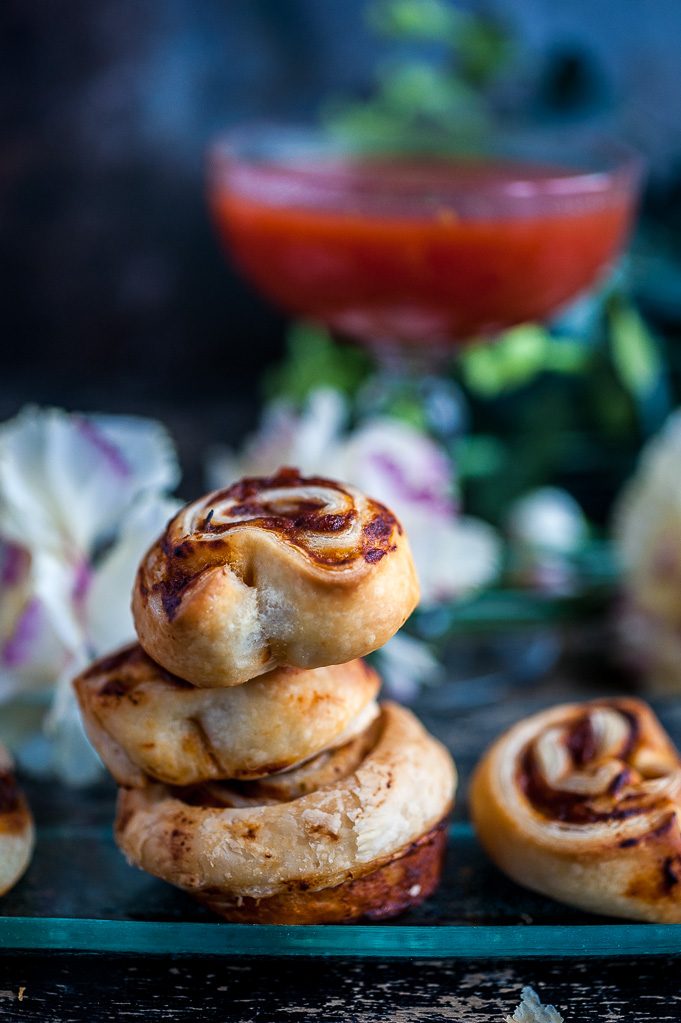 Feuilletés à la sauce Tomate de Marmande et pesto