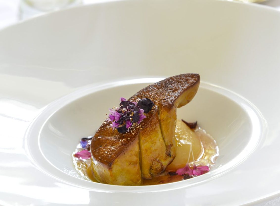 Foie Gras de Canard rôti, pêches pochées au floc de Gascogne blanc
