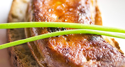 Foie gras du Sud-Ouest poêlé, aux pêches Roussanne de Monein