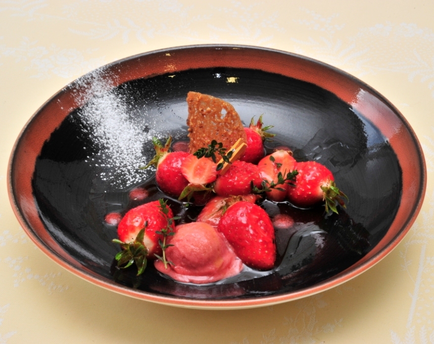 Fraises Gariguette Label Rouge rôties au thym citron et sorbet Gariguette