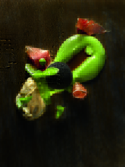 Huîtres spéciales n° 3, crémeux de petits pois, Pata Negra et pied de cochon pané, parfum basilic