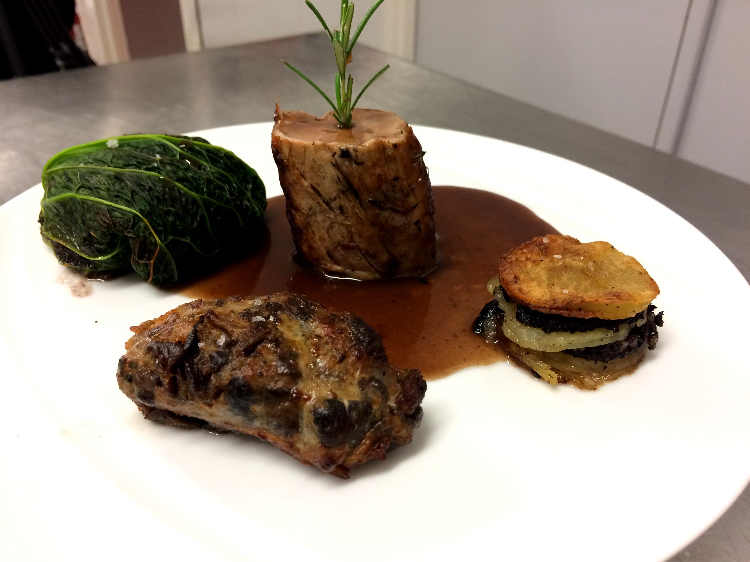 Le Porc du Sud-Ouest légèrement fumé, servi de la tête aux pieds, dans tous ses états