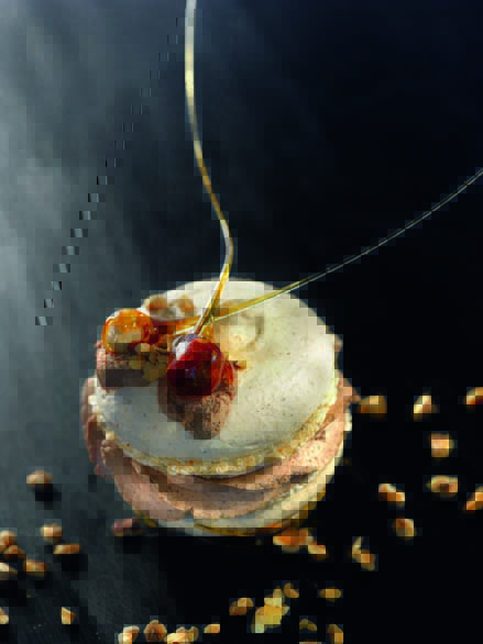 Macaron choco-noisettes et pruneaux d’Agen, crème glacée à l’armagnac