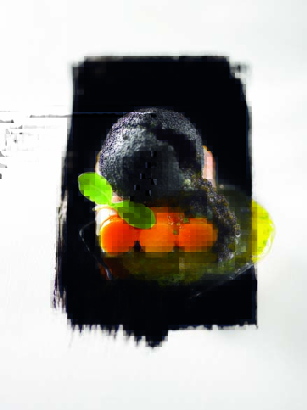 Oeuf imaginaire au caviar d’Aquitaine barres de butternut confites sous un voile de lard de Colonnata