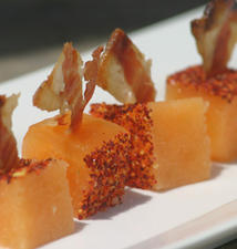 Patte de melon de Lectoure-Nérac au piment d’Espelette et croustillant de jambon de Bayonne