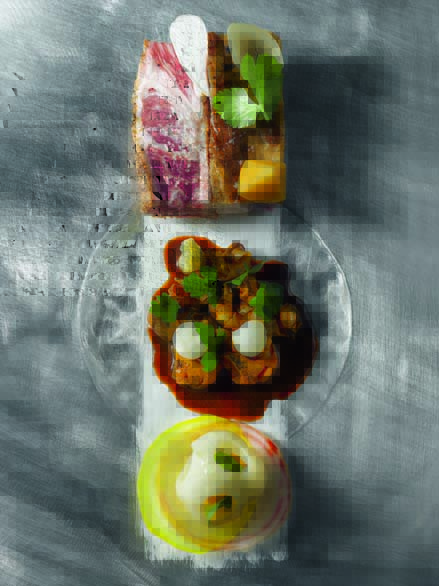 Porc cul noir juste rôti au poivre Timut, daube de bulots aux légumes d’hiver