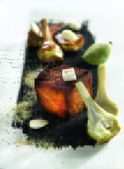 Porc du Limousin caramélisé, artichaut, amande, réglisse