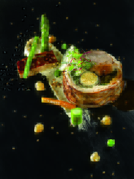 Porchetta d’agneau, crémeux de houmous, légumes de saison