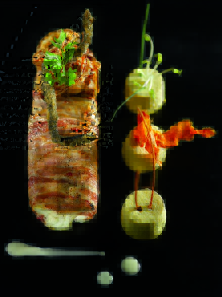 Rôti de maigre au lard fumé, royale et crème d’oignons