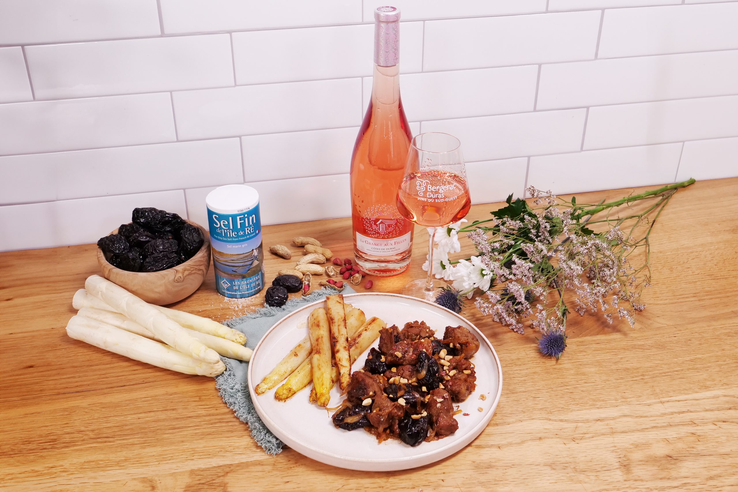 Sauté d’Agneau du Poitou-Charentes IGP au Pruneau d’Agen IGP et Asperges des Sables des Landes IGP Label Rouge