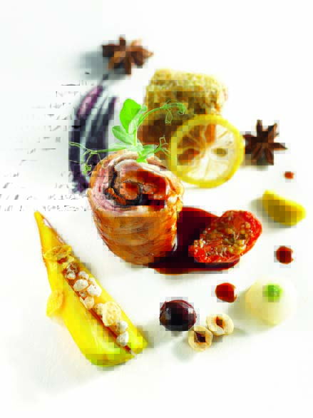 Selle d’agneau de lait des Pyrénées viennoise tandoori, citron confit, navets et olives piquillos