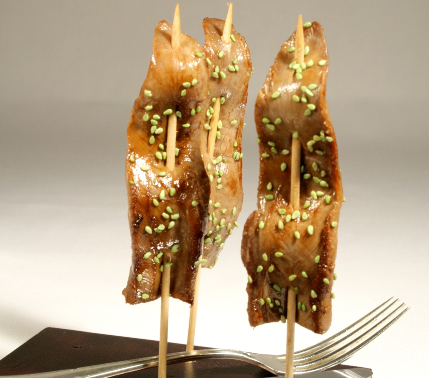 Sucettes d’aiguillettes de canard des Landes au miel d’Aquitaine et aux épices