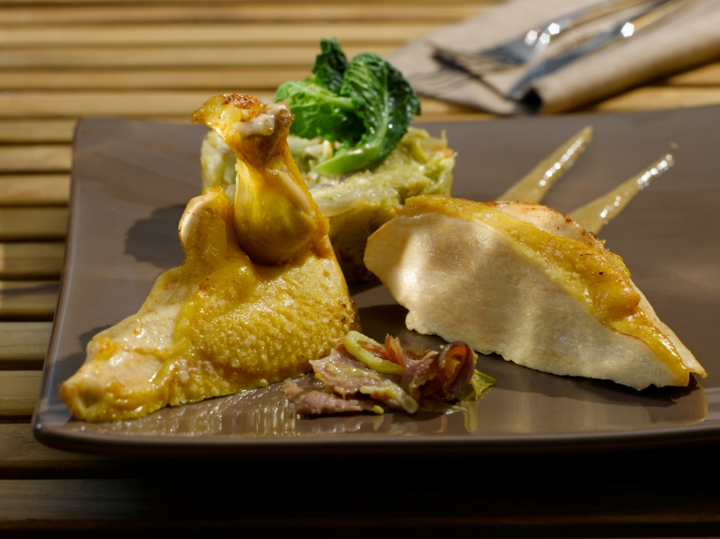 Suprême de volaille du Périgord, compote de choux vert et mousseline de foie gras du Sud-Ouest