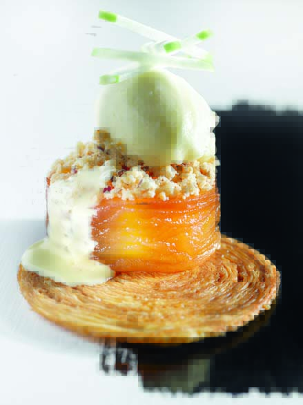 Tarte aux pommes Reinette de Brive à la façon du père Denis, crème anglais au Calvados