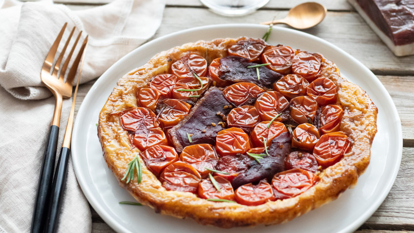 Tarte Tatin au Magret fumé et aux tomates cerises