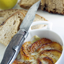 Tartines Pommes du Limousin AOP à la Tomme fondante des Pyrénées, parmesan, graines de carvi