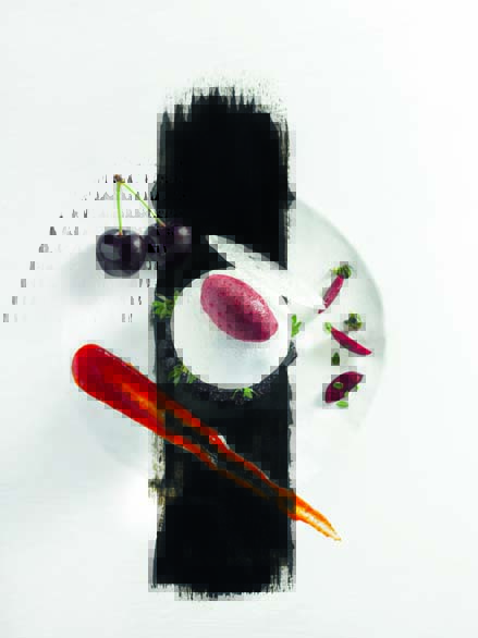 Vacherin glacé à la cerise d’Itxassou et aux piquillos, sorbet bergamote-thym citron